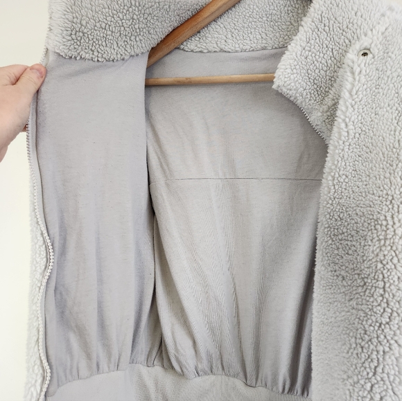 ALO Yoga Foxy Sherpa Jacket - Picture 9 of 11